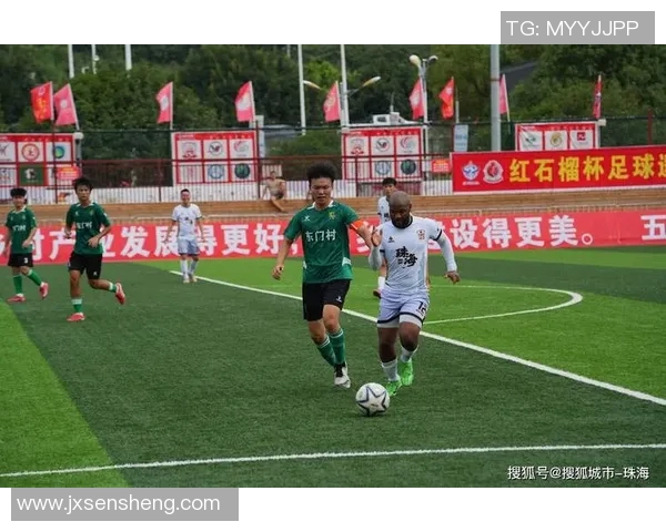 探索足球的玩法与技巧提升球员综合素质的有效方法与策略 探索足球的玩法与技巧提升球员综合素质的有效方法与策略